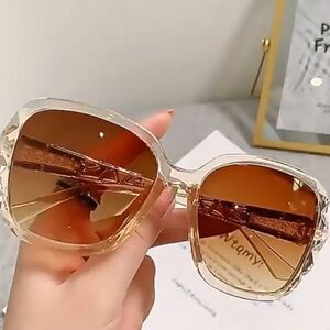 🎈2/$28🎈Trendy Fashionable Large Tan Tint Sunglasses